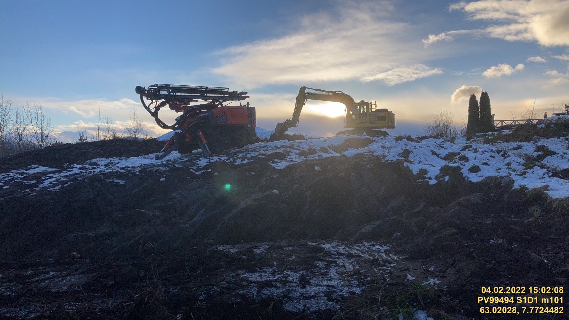 Gravemaskiner graver stein